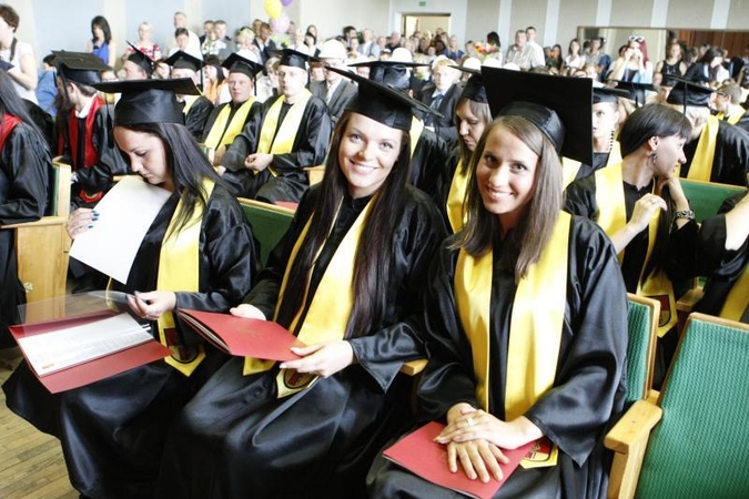 Klaipėdos universitete – diplomų teikimo šventė