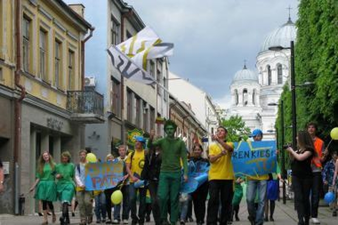 Moksleiviai kvietė balsuoti Europos parlamento rinkimuose