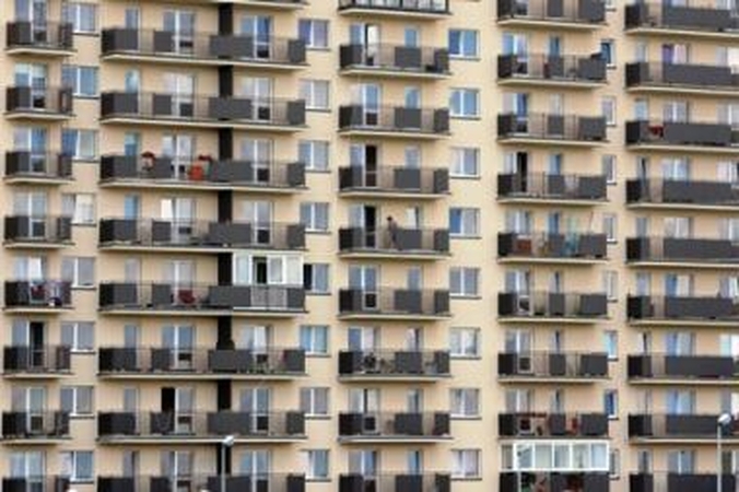 Vasarį butų kainos didmiesčiuose vis dar mažėjo 