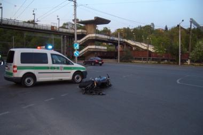 Kaune motociklininko nepraleido BMW vairuotoja