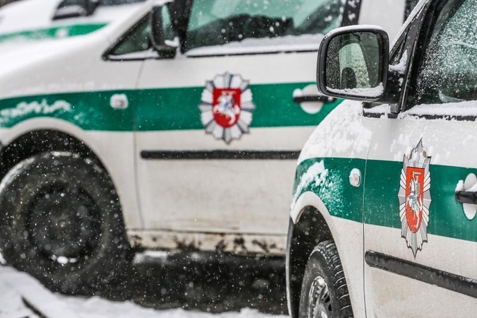 Velykų naktį moteris užpuolė ir apdraskė dvigubai vyresnį kaimyną 