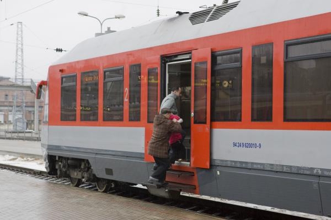 Dėl gedimo traukinyje Kaišiadoryse buvo įstrigę keleiviai (papildyta)