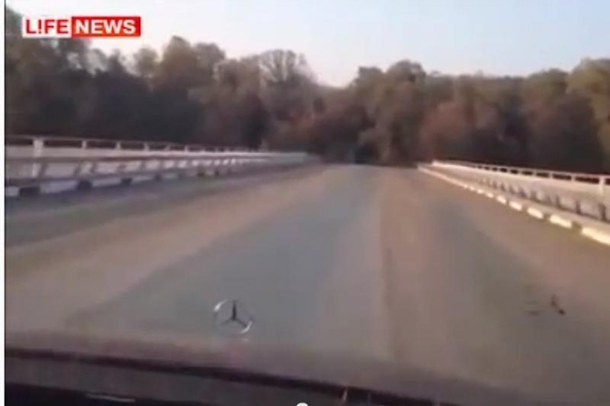Rusijoje už 600 mln. rublių nutiestas tiltas į niekur