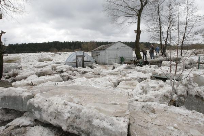 Kariai sprendžia, ar sprogdinti Neries ledų sangrūdas 
