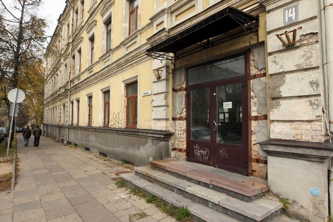 Pelningas vienuolių verslas po Dievo sparnu
