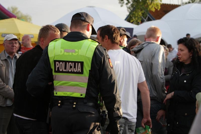 Girtas vairuotojas Klaipėdoje įkando pareigūnui