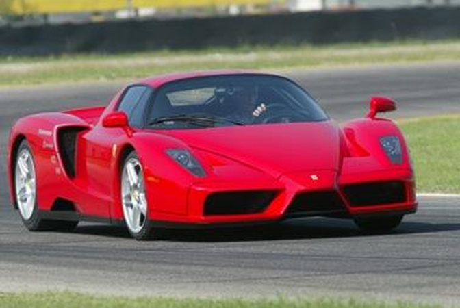 Kitas „Ferrari Enzo“ modelis turės V12 variklį