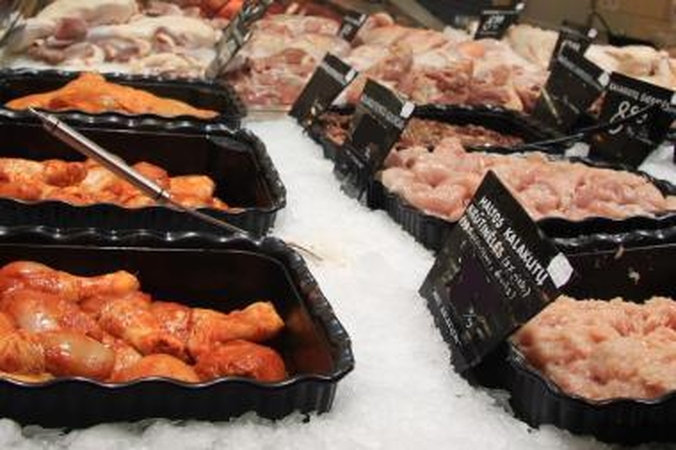 Grietinė ir sviestas vasarį brango, mėsa, varškė, daržovės - pigo