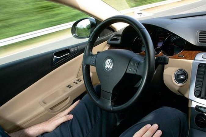 Šilutėje neblaivus vairavęs pasienietis aptrankė automobilį
