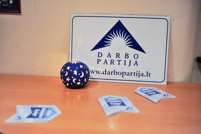 Seimo „darbiečiams“ talkina už melagingus parodymus teistos partietės