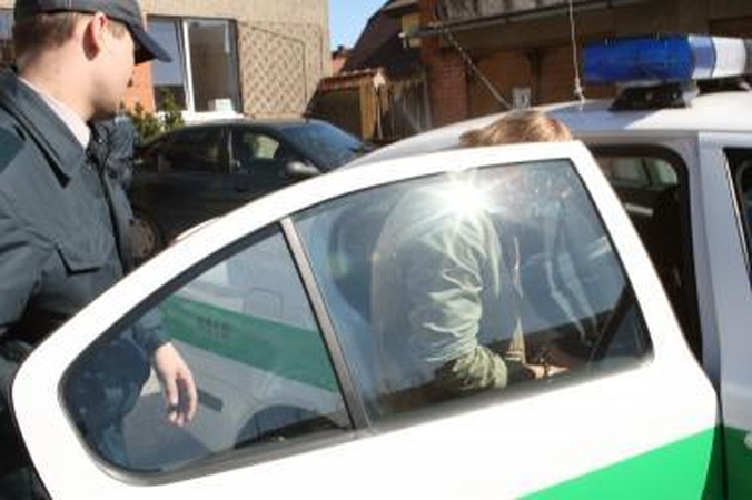 Neblaivūs vairuotojai priešinosi pareigūnams 