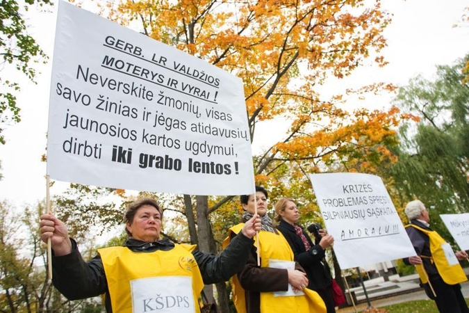 Mokytojų dienos išvakarėse piketavo pedagogai