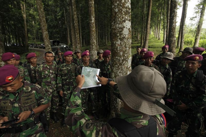 Indonezijoje nukritusiame Rusijos lėktuve buvo 45 žmonės