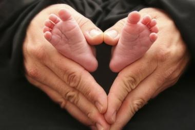 Dirbtinis apvaisinimas: vyrai galėtų būti donorais, moterys - ne