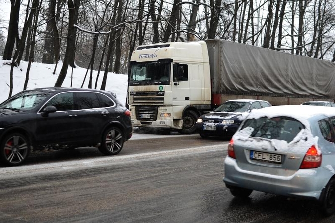 Šalies keliuose – plikledis arba šarma  