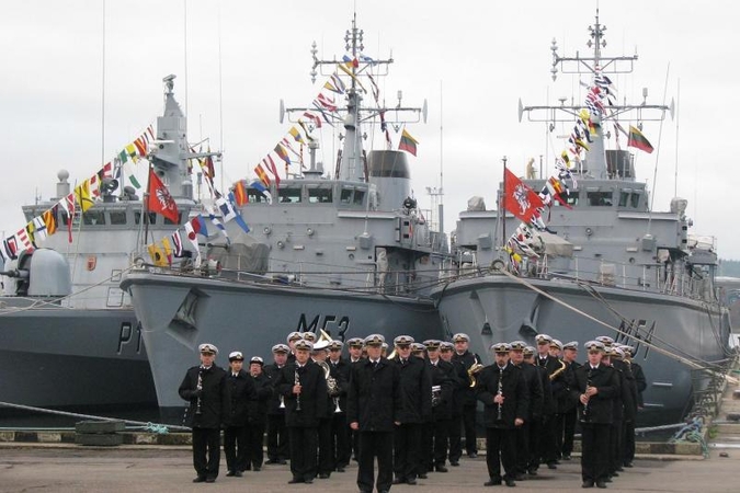 Lietuva - tarp mažiausiai į ginkluotę investuojančių NATO šalių