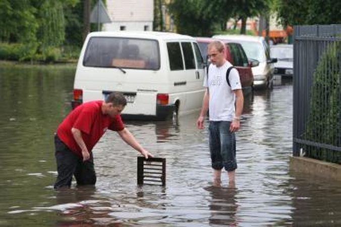 Panevėžyje per liūtį apsemtos centrinės miesto gatvės