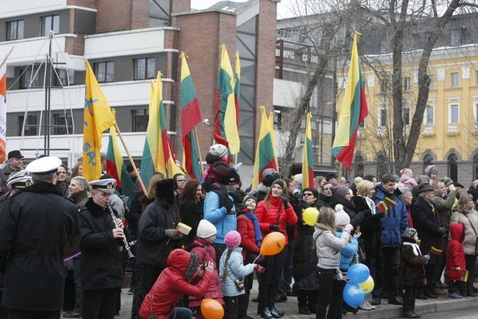 Uostamiestyje Vasario 16-oji – po partinėm vėliavom