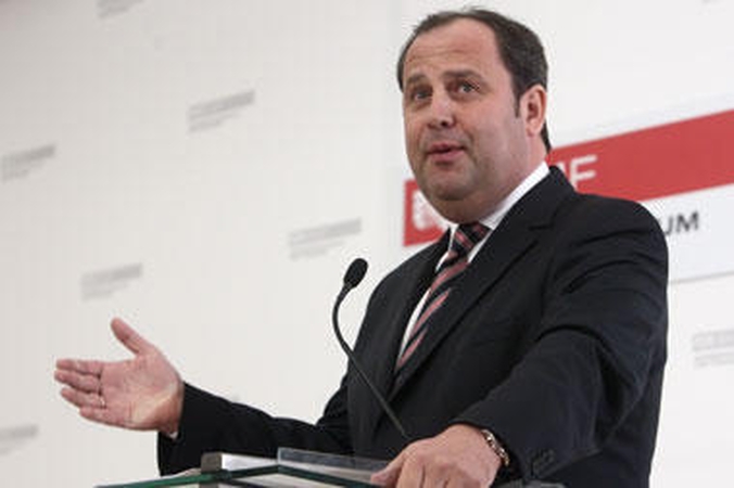 Atsistatydina Austrijos finansų ministras J.Proellis (papildyta)