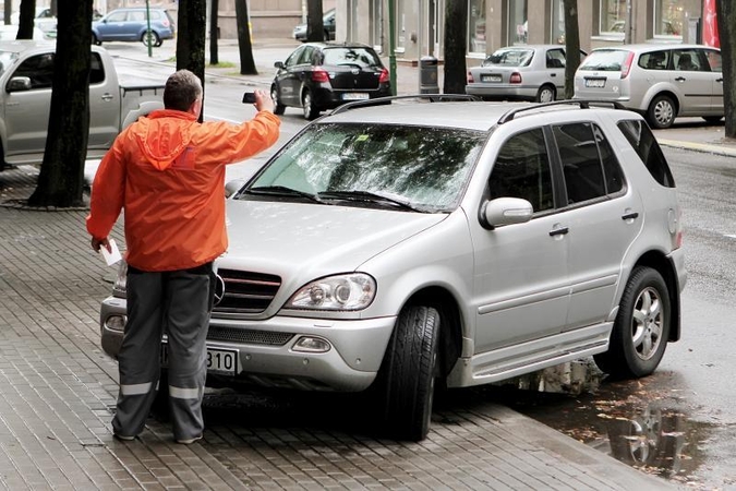 Nesusimokėjus už automobilio stovėjimą Klaipėdoje – antstolių vizitas