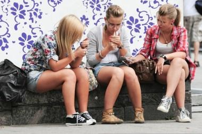 Britai atsainiau žiūri į vaikų girtavimą ir narkotikų vartojimą