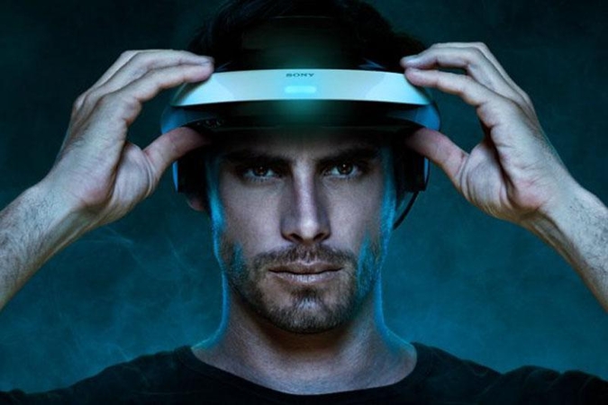„Sony“ pristato ant galvos užsidedamą virtualų „kino teatrą“