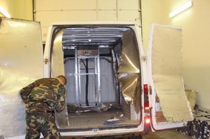 Klaipėdietis mikroautobuse slėpė rusiškus rūkalus