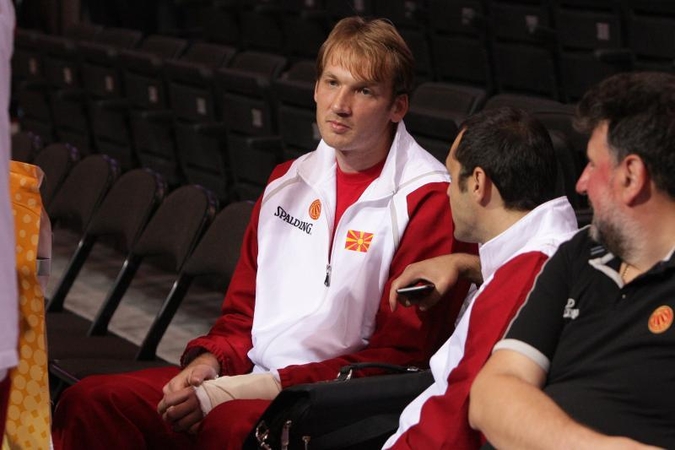 Sportiniu kostiumu apsirengęs T.Gečevskis - Makedonijos treniruotėje