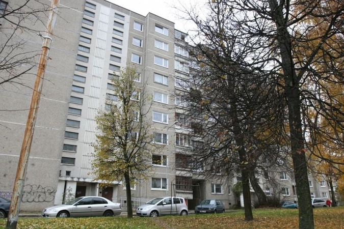 Vilniuje žuvo iš septinto aukšto iškritusi moteris
