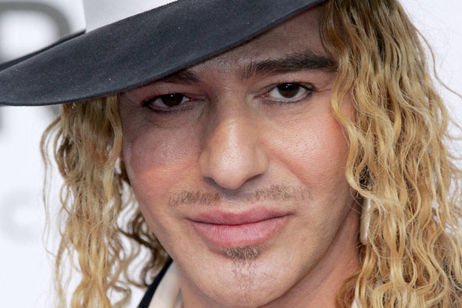 J.Galliano stoja prieš teismą dėl antisemitinių pareiškimų
