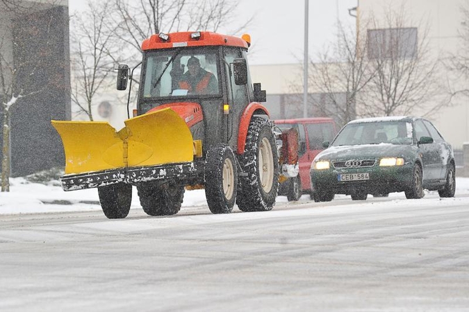 Paskutinis žiemos pasispardymas: daug smulkių avarijų