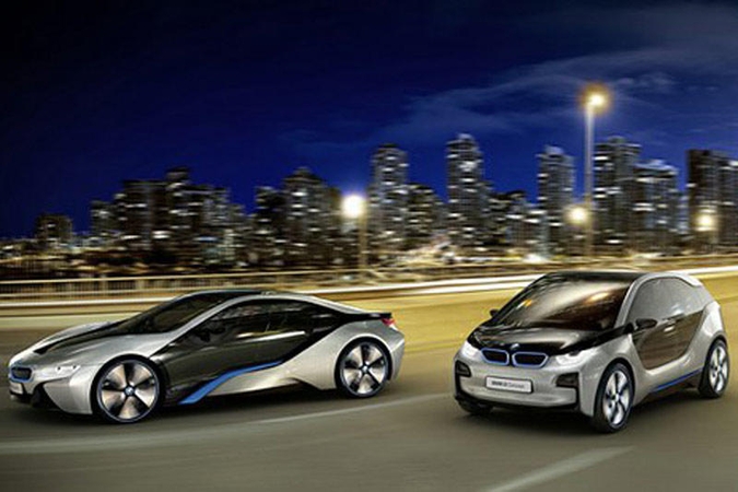 BMW pristatė koncepcinių elektromobilių „i8“ ir „i3“ galutinę viziją