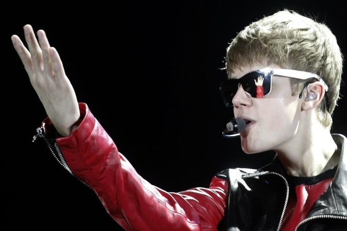 Dainininkas J.Bieberis neigia esantis savo gerbėjos kūdikio tėvas