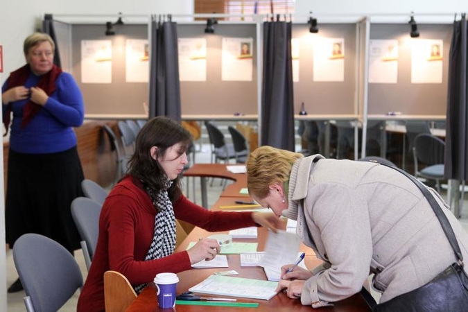 Antrajame rinkimų ture rinkėjų eilės gerokai trumpesnės