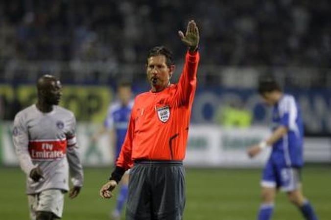 UEFA Čempionų lygos pusfinaliui tarp "Barcelonos" ir "Real" švilps belgas