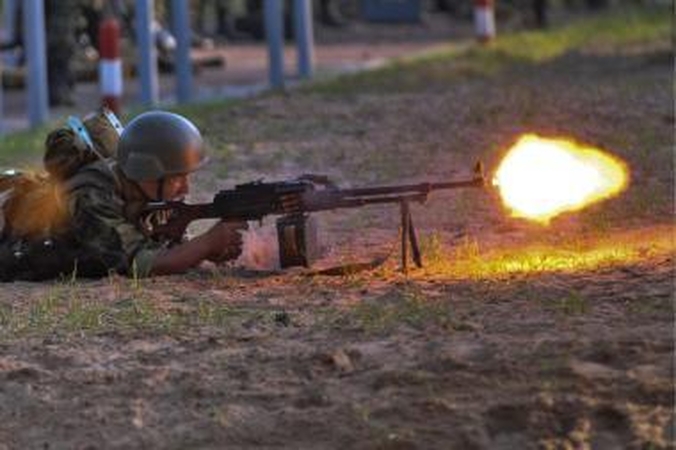 Šventines premijas gaus tik būtinųjų karinių mokymų kariai