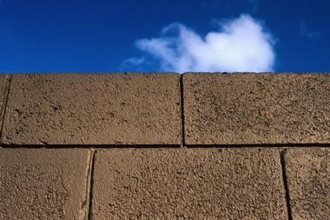 Didžiausios statybų ir statybinių medžiagų bendrovės - "Tiltra Group", "Senukai" ir "Šiaulių plentas"