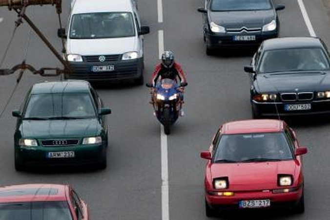 Iš leistiną greitį daugiau nei 40 km/val. viršijusių siūloma atimti teisę vairuoti