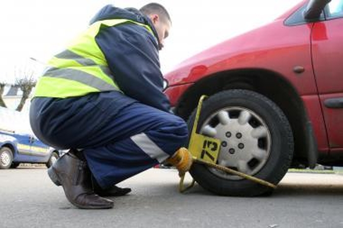Išvengti baudų už nesusimokėjus pastatytą automobilį tapo sunkiau