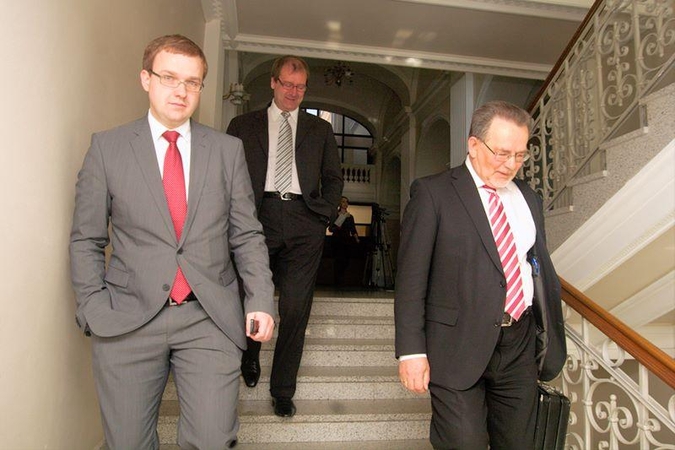 Per dieną paskelbta kelios dešimtys Darbo partijos bylos tomų
