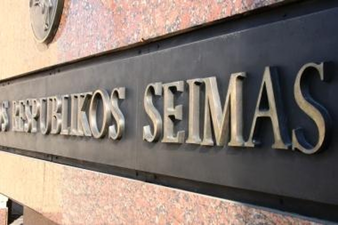 Nusišovė Seimo kanceliarijos darbuotojas
