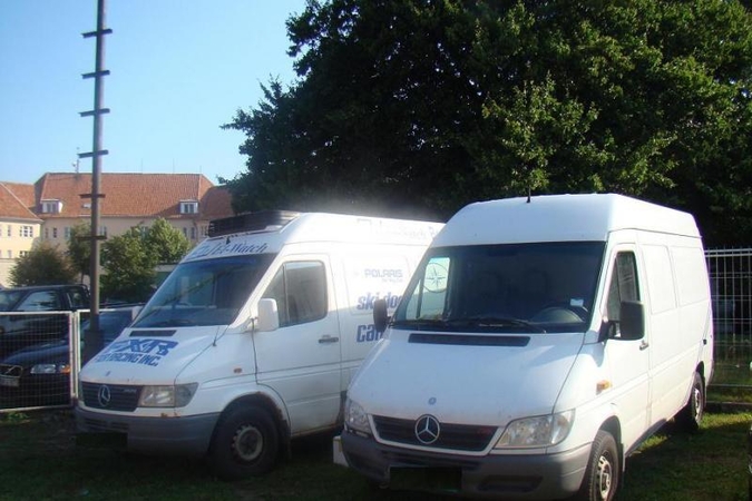 Pasieniečiai sulaikė kauniečių vairuotus galimai vogtus mikroautobusus