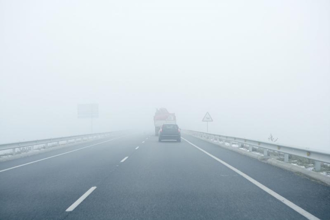 Kelininkai įspėja: rytų ir vakarų Lietuvoje vietomis silpnas rūkas