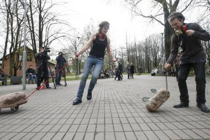 Per Skulptūrų parką riedėjo akmenys