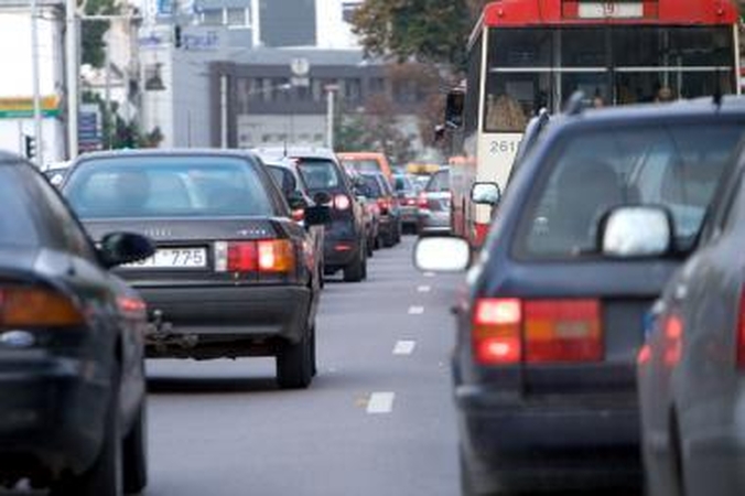 Susidūrus trims automobiliams Vilniaus centre susidarė spūstys 