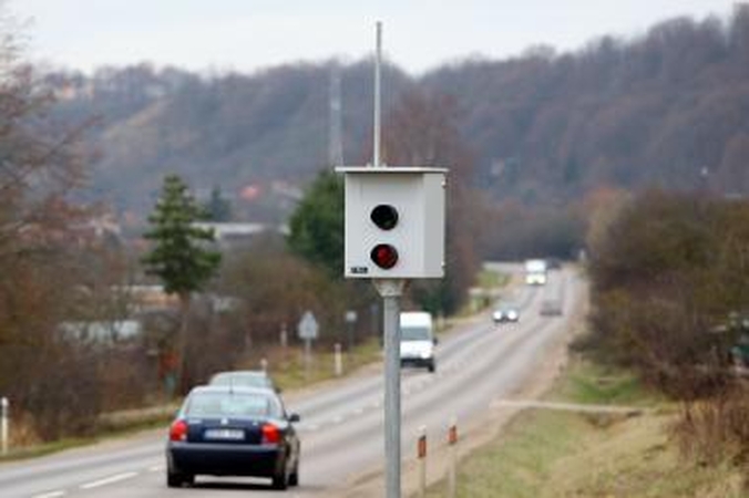 Už greičio matuoklio užfiksuotą pažeidimą atsakys automobilio savininkas