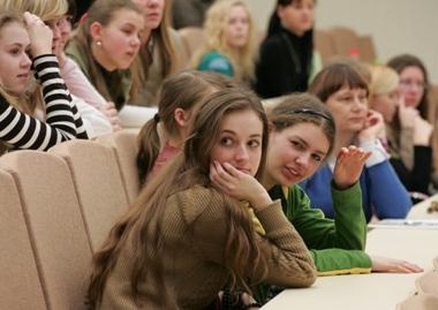 Studentus ragina atlikti pilietinę pareigą