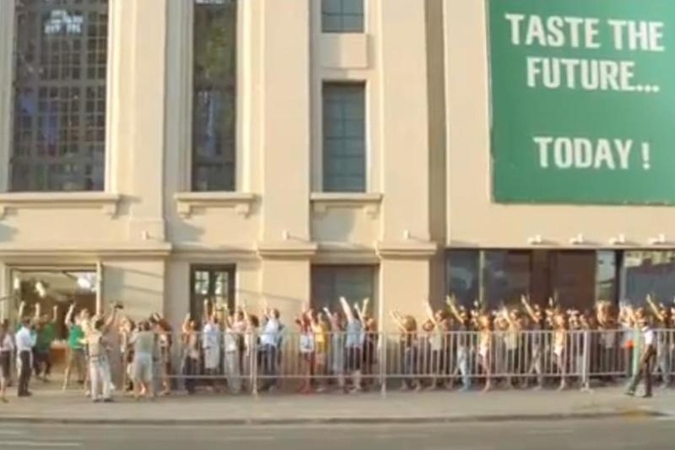 IT su šypsena: alkoholinių gėrimų kompanija mėgdžioja „Apple“