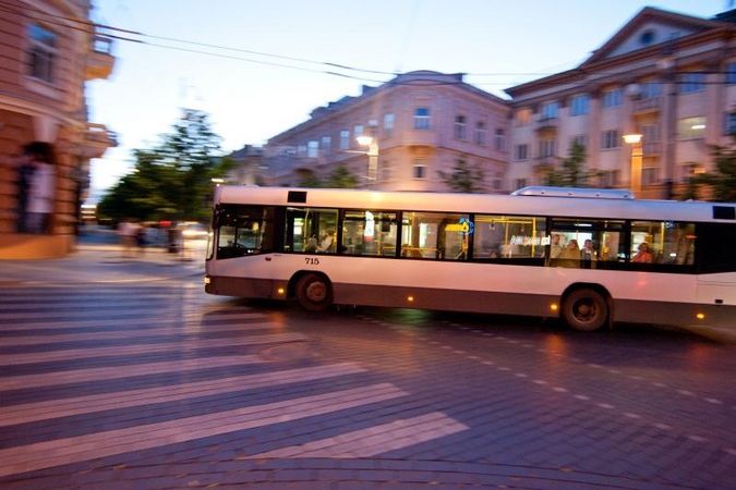Švenčių dienomis važiuos naktiniai autobusai