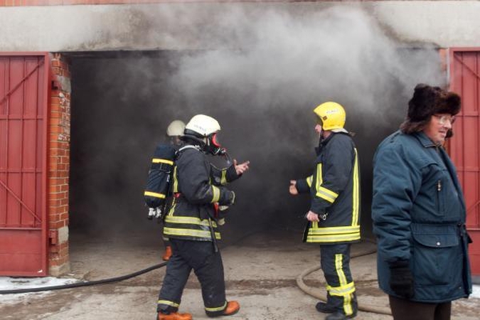 Fabijoniškių garažuose užsidegė iš BMW tekantis benzinas  